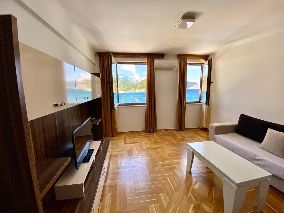 Apartments First Line Petrovac Buitenkant foto