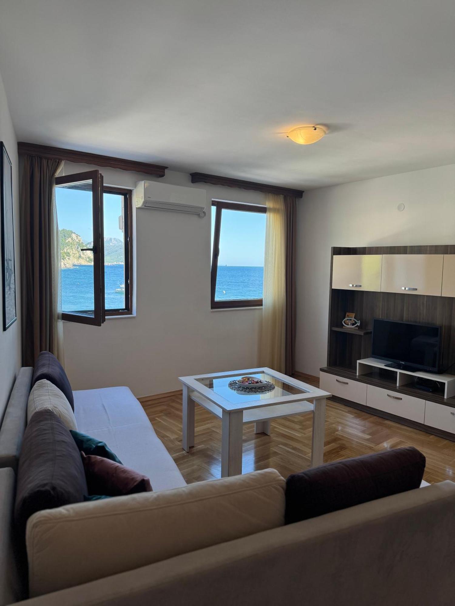 Apartments First Line Petrovac Buitenkant foto