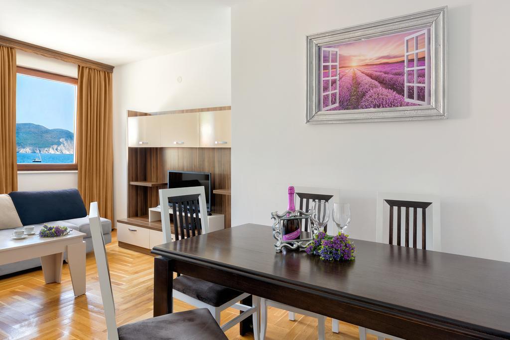 Apartments First Line Petrovac Buitenkant foto