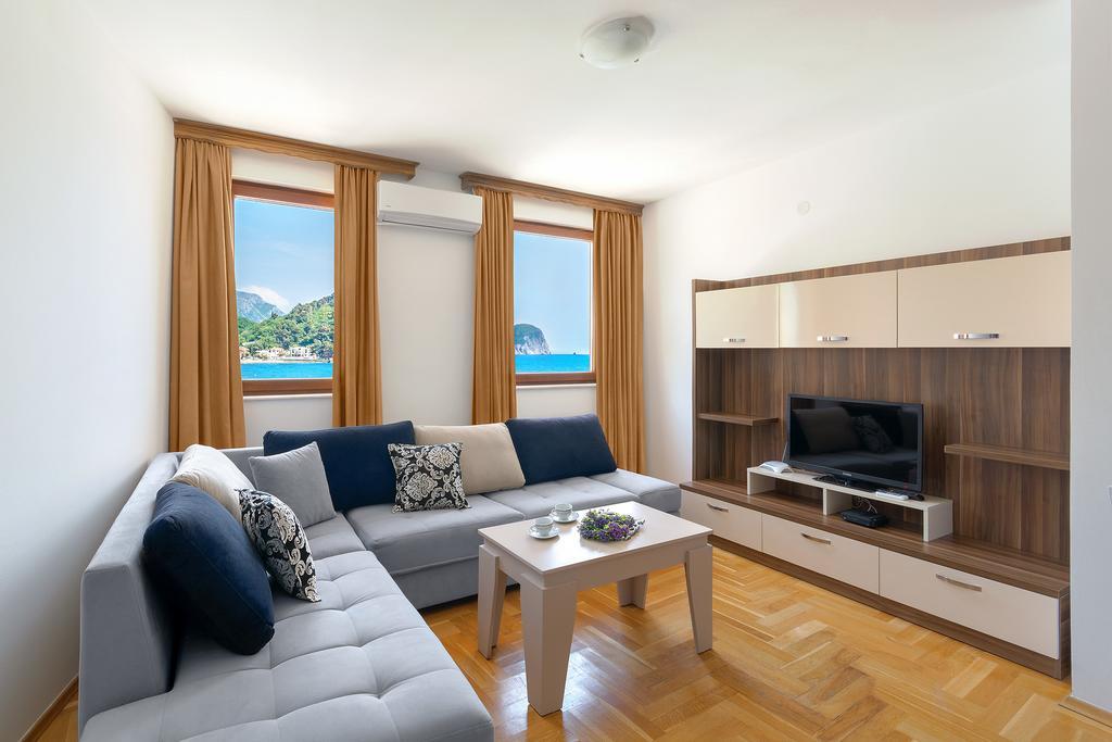 Apartments First Line Petrovac Buitenkant foto